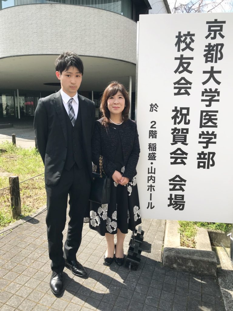 今日は息子の卒業式でした